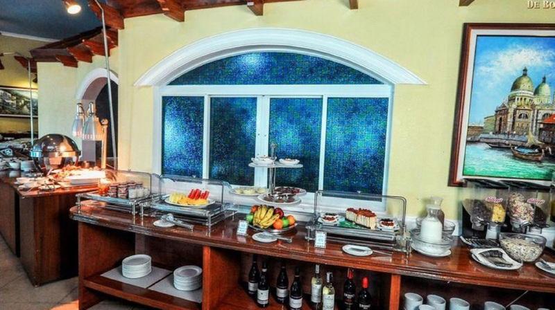 Breakfast At Monaco - Palais Boracay Hotell Manoc-Manoc Eksteriør bilde